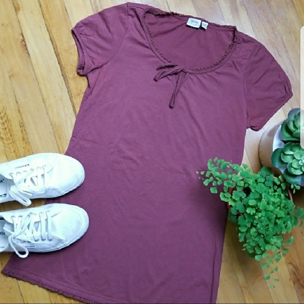 Esprit - T-shirt in red/maroon color